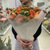 19 оранжевых кустовых роз 50 см