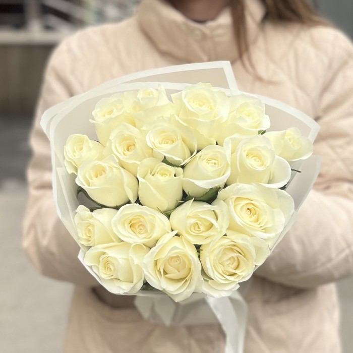 19 белых роз 40 см