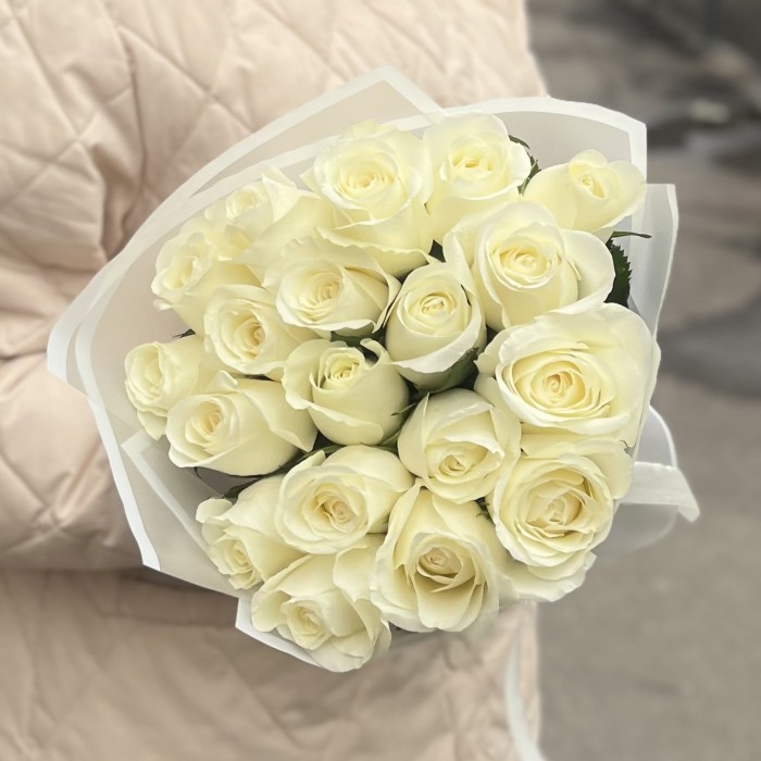 19 белых роз 40 см