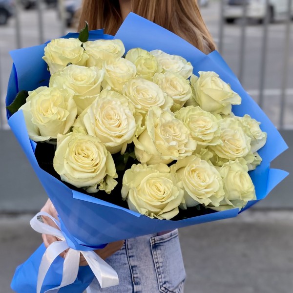 19 белых роз Мондиаль