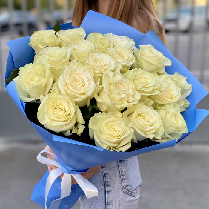 19 белых роз Мондиаль