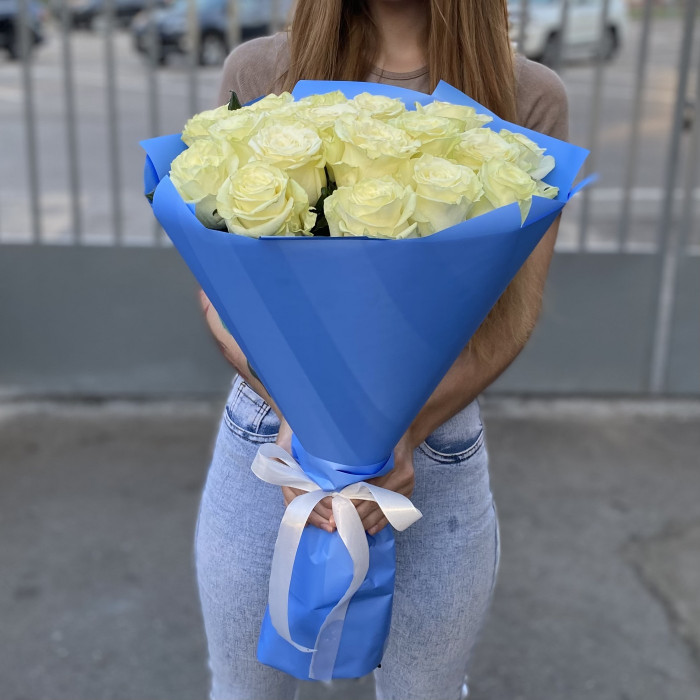 19 белых роз Мондиаль