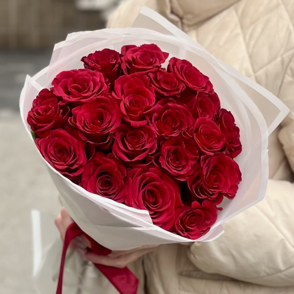 19 красных роз 40 см