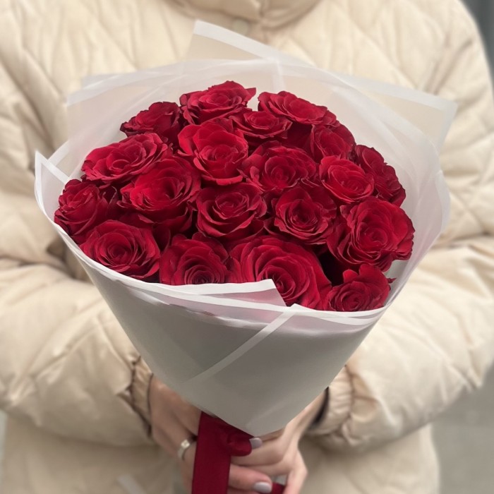 19 красных роз 40 см