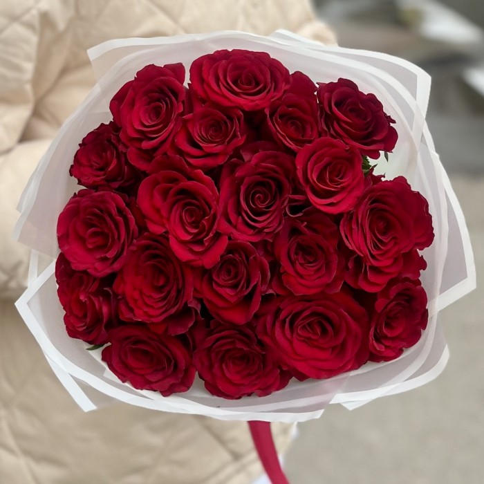 19 красных роз 40 см