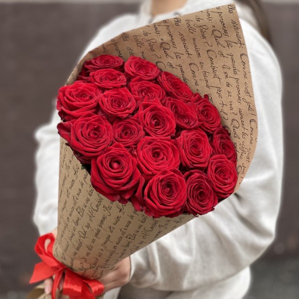 19 красных роз 60 см