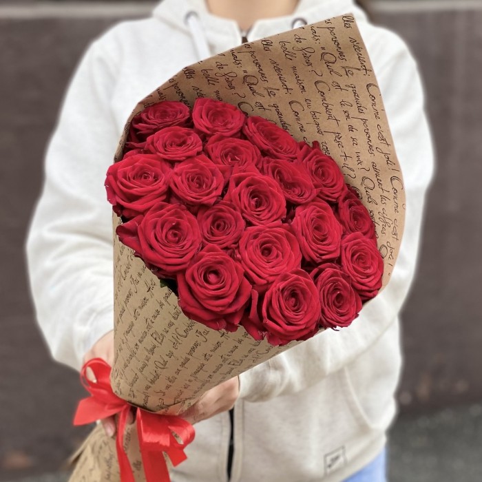 19 красных роз 60 см