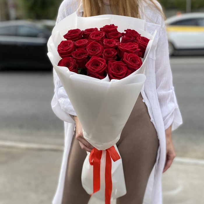 19 красных роз 70 см