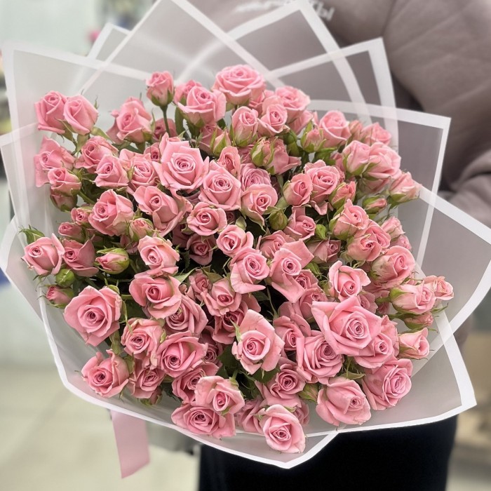 19 розовых кустовых роз Одилия 50 см
