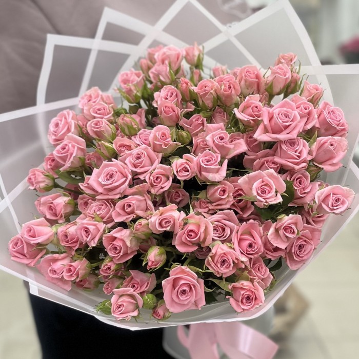 19 розовых кустовых роз Одилия 50 см