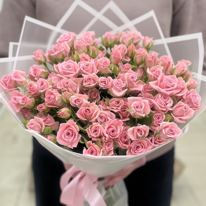 19 розовых кустовых роз Одилия 50 см