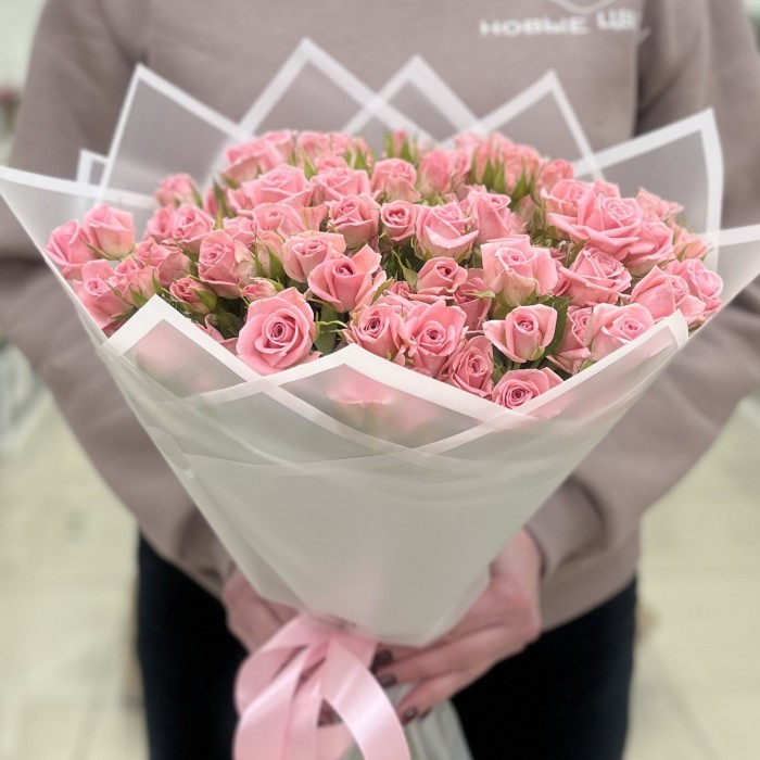 19 розовых кустовых роз Одилия 50 см