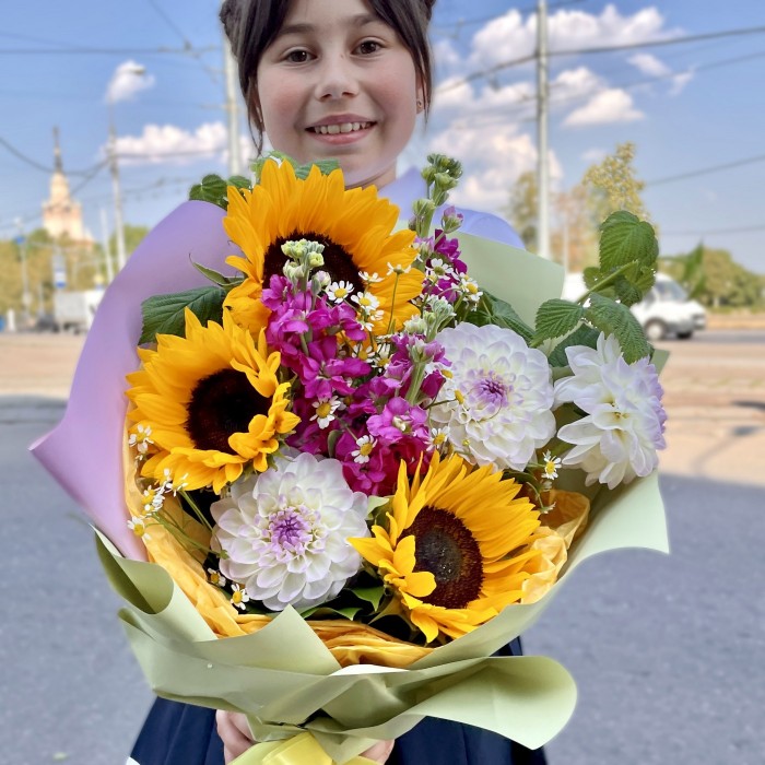 Садовый букет с подсолнухами