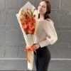 Букет коралловых гладиолусов