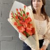 Букет коралловых гладиолусов