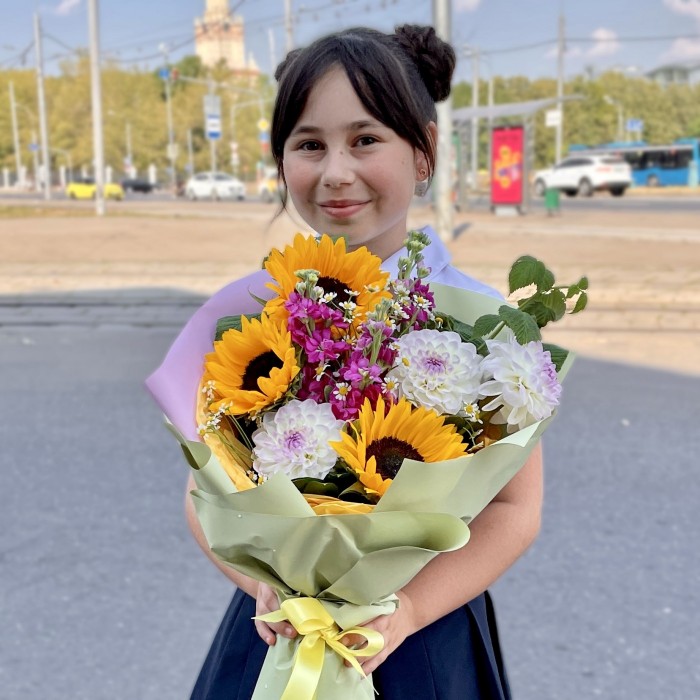 Садовый букет с подсолнухами