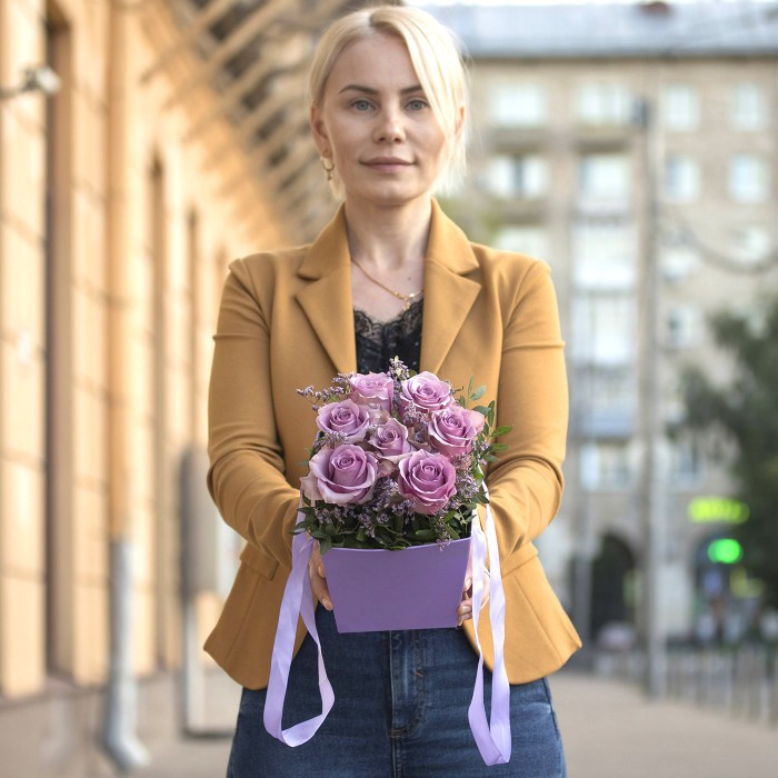 Букет в коробке сиреневый