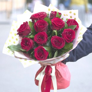 Цветочный комплимент из 11 красных роз
