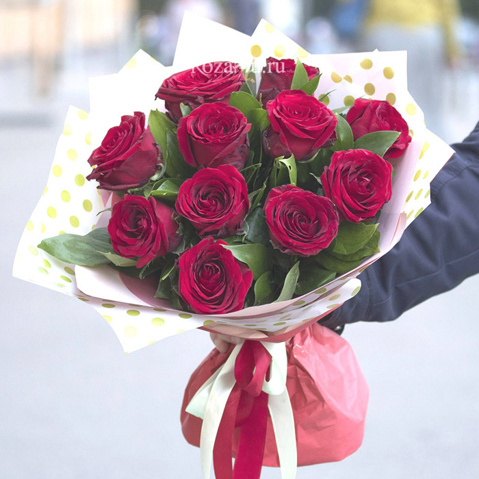 Цветочный комплимент из 11 красных роз