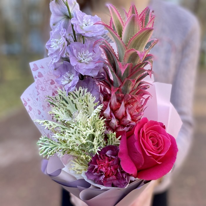 Детский букет Ананас - купить с доставкой или самовывозом в Москве и области в магазине цветов Roza4u.ru по низким ценам!