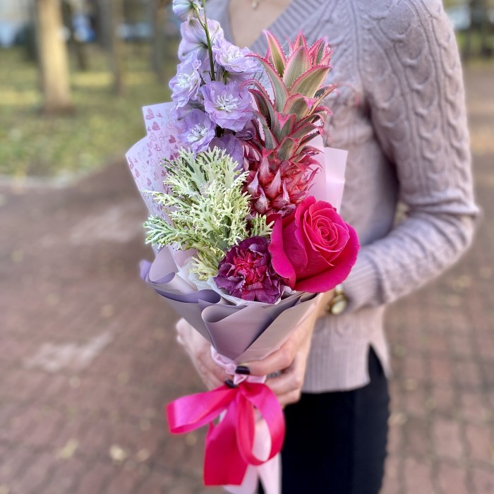 Детский букет Ананас - купить с доставкой или самовывозом в Москве и области в магазине цветов Roza4u.ru по низким ценам!