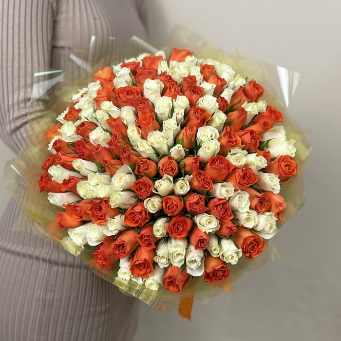 151 бело - оранжевая роза 40 см