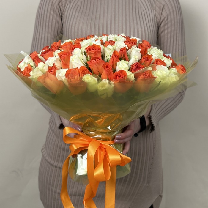 151 бело - оранжевая роза 40 см