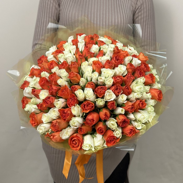 151 бело - оранжевая роза 40 см