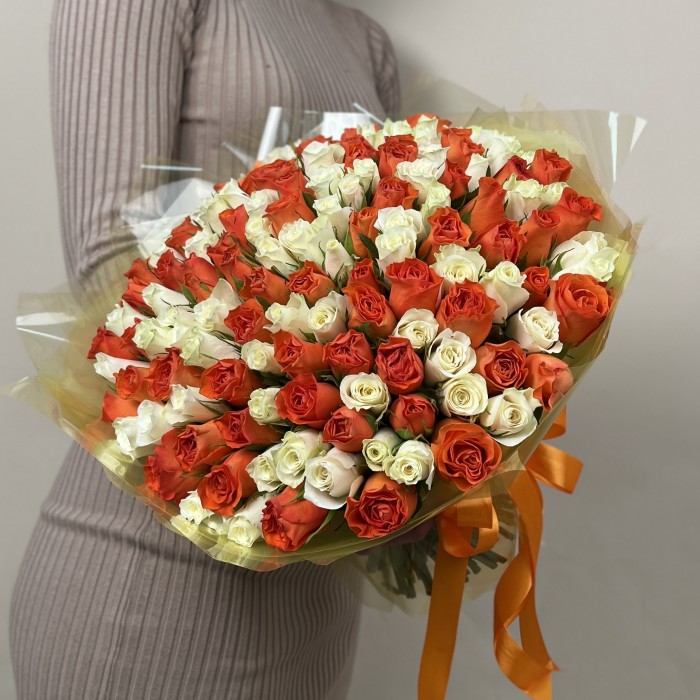 151 бело - оранжевая роза 40 см