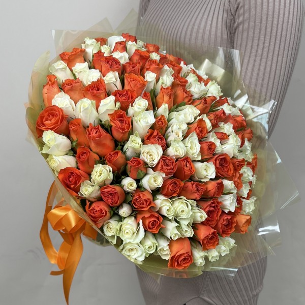 151 бело - оранжевая роза 40 см