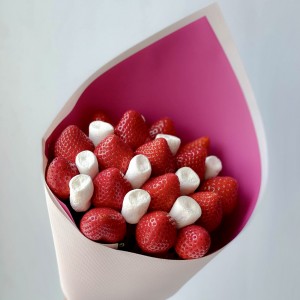 Букет из клубники с маршмеллоу