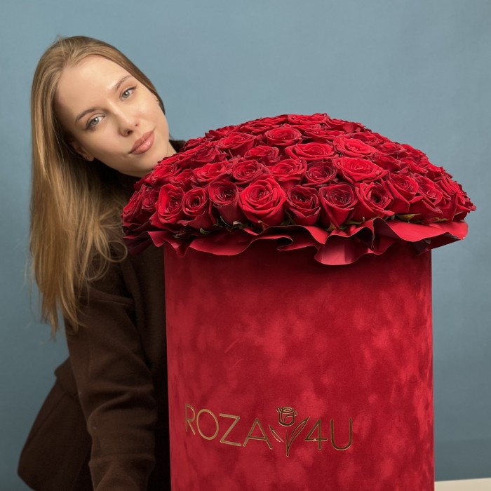 101 красная Роза Ред Наоми в большой бархатной коробке