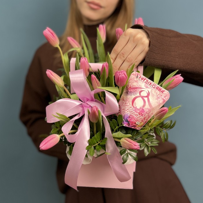 15 розовых тюльпанов в кашпо с 8 марта