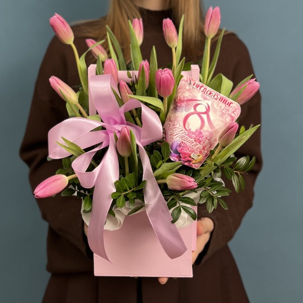 15 розовых тюльпанов в кашпо с 8 марта