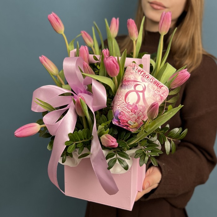 15 розовых тюльпанов в кашпо с 8 марта