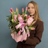 15 розовых тюльпанов в кашпо с 8 марта
