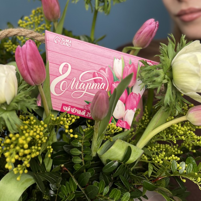 Цветочная поляна с анемонами и тюльпанами 8 марта