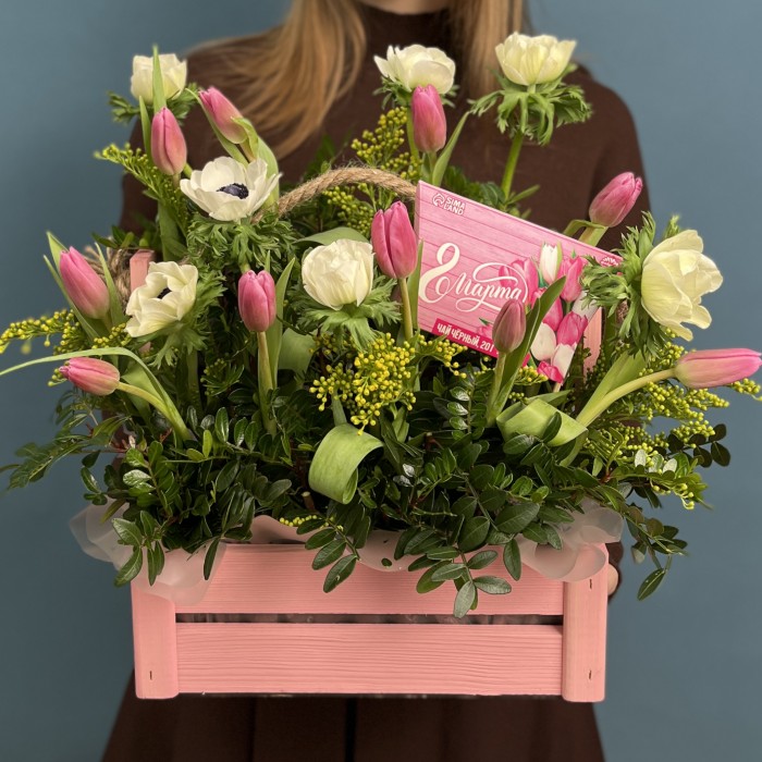 Цветочная поляна с анемонами и тюльпанами 8 марта