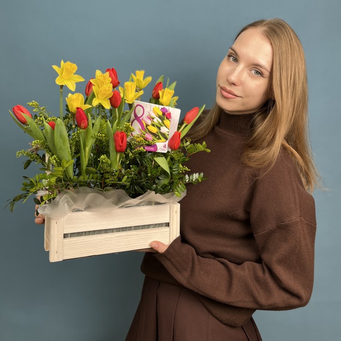 Цветочная поляна с нарциссами и тюльпанами 8 марта