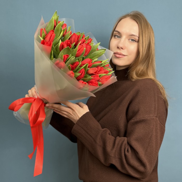 51 красный тюльпан