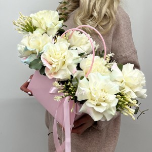 Букет дня в коробке Сказочные цвета