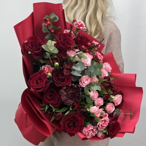 Букет дня с розами Цветочный дождь