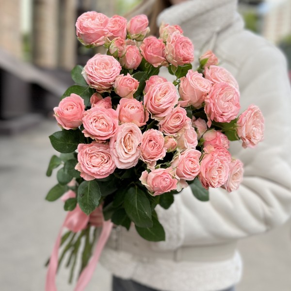 9 розовых пионовидных роз Мадам Бомбастик 60 см