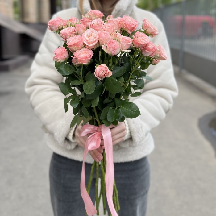 9 розовых пионовидных роз Мадам Бомбастик 60 см