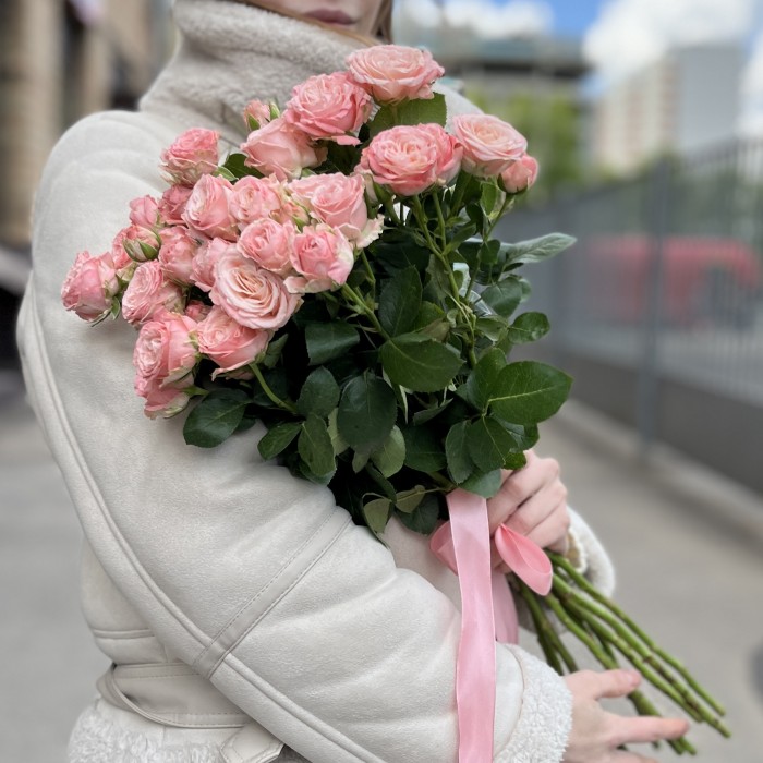 9 розовых пионовидных роз Мадам Бомбастик 60 см