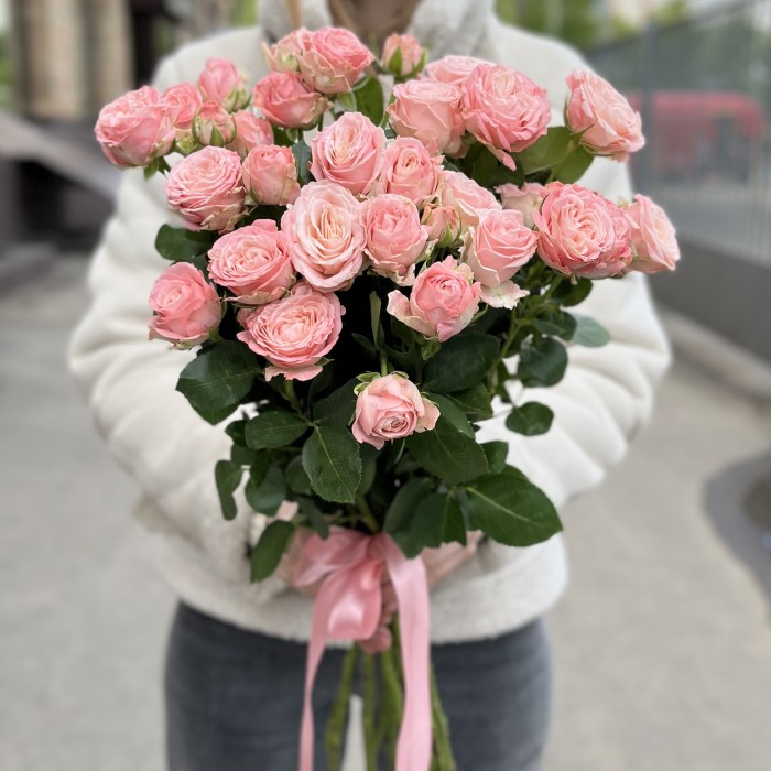 9 розовых пионовидных роз Мадам Бомбастик 60 см