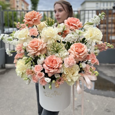 Нежная авторская коробка Персиковый сад