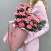 25 розовых гвоздик в коробке