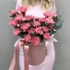 25 розовых гвоздик в коробке