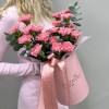 25 розовых гвоздик в коробке